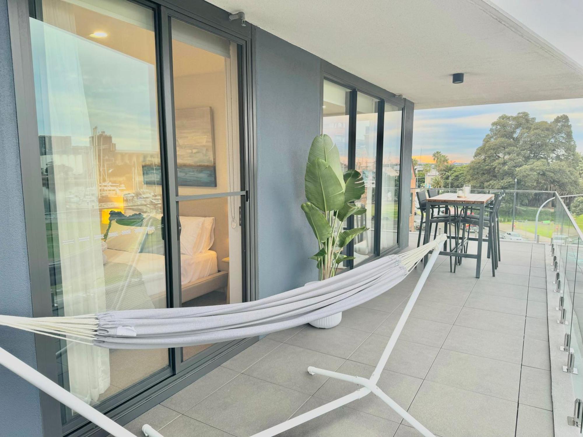 Harbour Towers, Newcastle'S Elite Apartment Stays, Free Parking & Tram Access Екстериор снимка