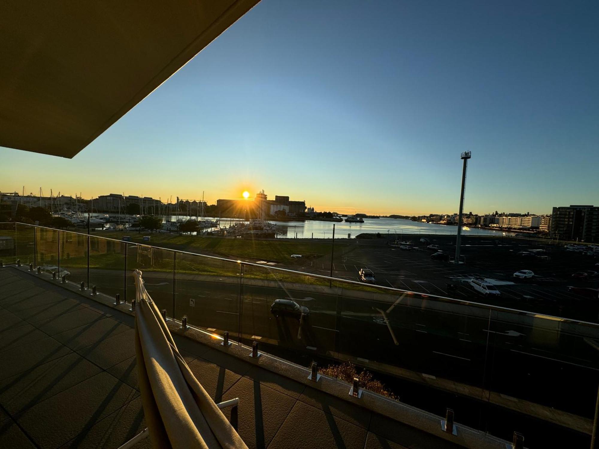 Harbour Towers, Newcastle'S Elite Apartment Stays, Free Parking & Tram Access Екстериор снимка